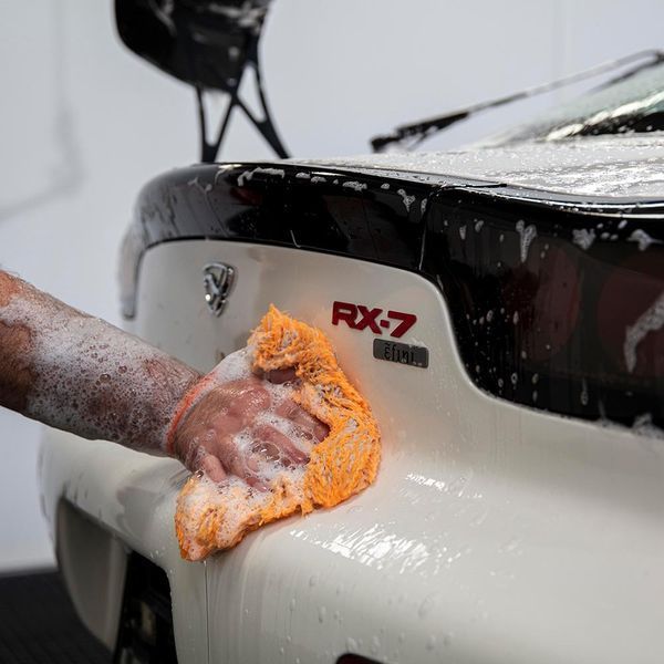 М'яка рукавичка з мікрофібри для миття автомобіля CarPro DabDab 000000373-1171 фото Merkus detailing
