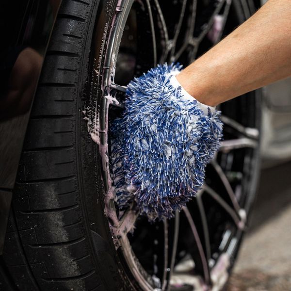Перчатка для мойки дисков Gyeon Q2M WheelMitt 0000154611-1160 фото Merkus detailing