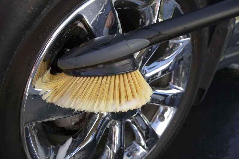 Щетка для мойки внешней стороны дисков Meguiar's X1025EU Versa Angle Wheel Face Brush X1025EU-2014 фото Merkus detailing