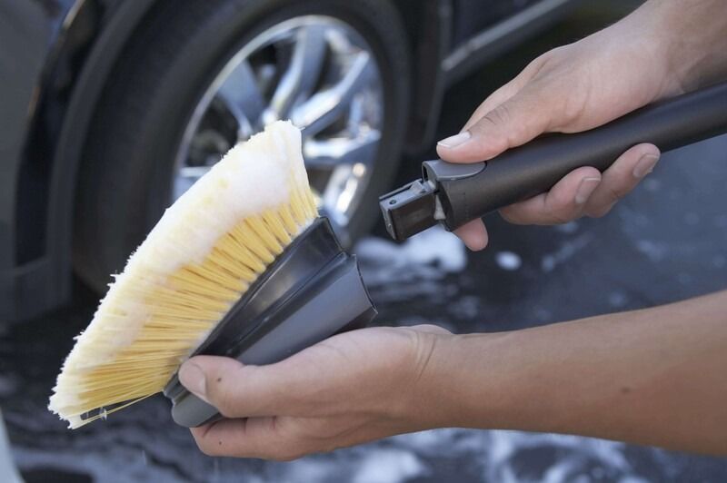 Щетка для мойки внешней стороны дисков Meguiar's X1025EU Versa Angle Wheel Face Brush X1025EU-2014 фото Merkus detailing