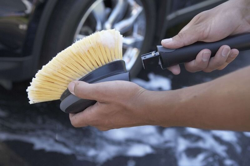 Щетка для мойки внешней стороны дисков Meguiar's X1025EU Versa Angle Wheel Face Brush X1025EU-2014 фото Merkus detailing