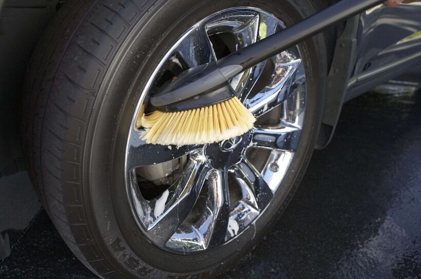 Щетка для мойки внешней стороны дисков Meguiar's X1025EU Versa Angle Wheel Face Brush X1025EU-2014 фото Merkus detailing
