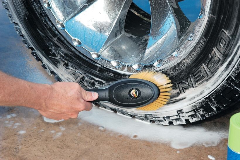 Щетка для мойки внешней стороны дисков Meguiar's X1025EU Versa Angle Wheel Face Brush X1025EU-2014 фото Merkus detailing