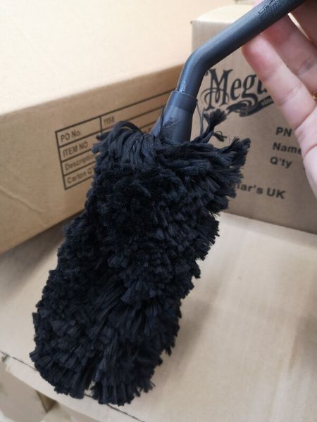Щетка микрофибровая для дисков Meguiar's X190700EU Meguiar`s Supreme Microfibre Angled Wheel Cleaning Brush X190700EU-2006 фото Merkus detailing